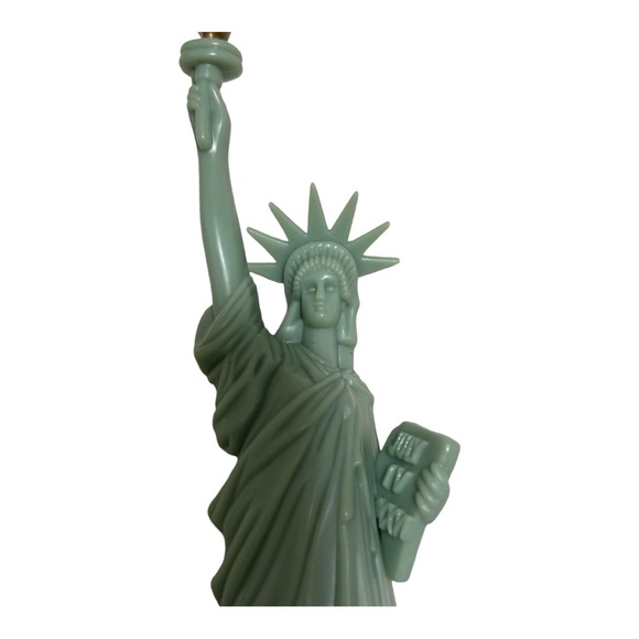 Figure- Statue of Liberty on the Cover of An Empty American Cream Liqueur Bottle - Picture 3 of 13